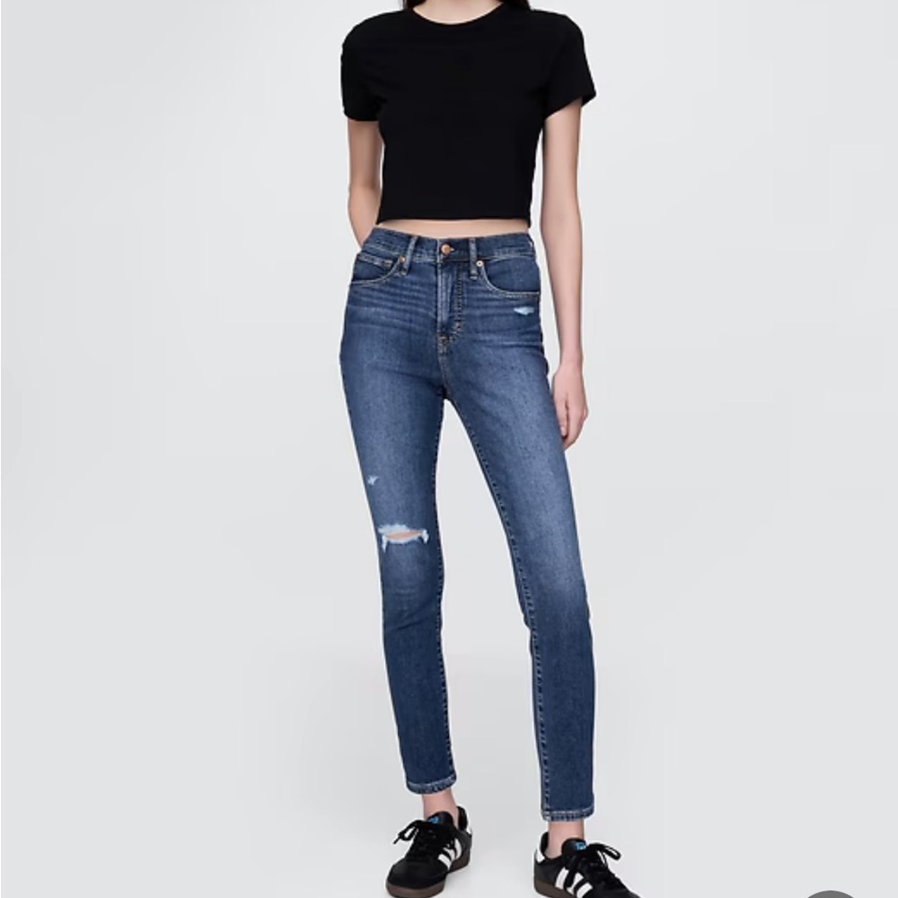 GAP Ankle Jeans Sky High Rise Distressed Size 27